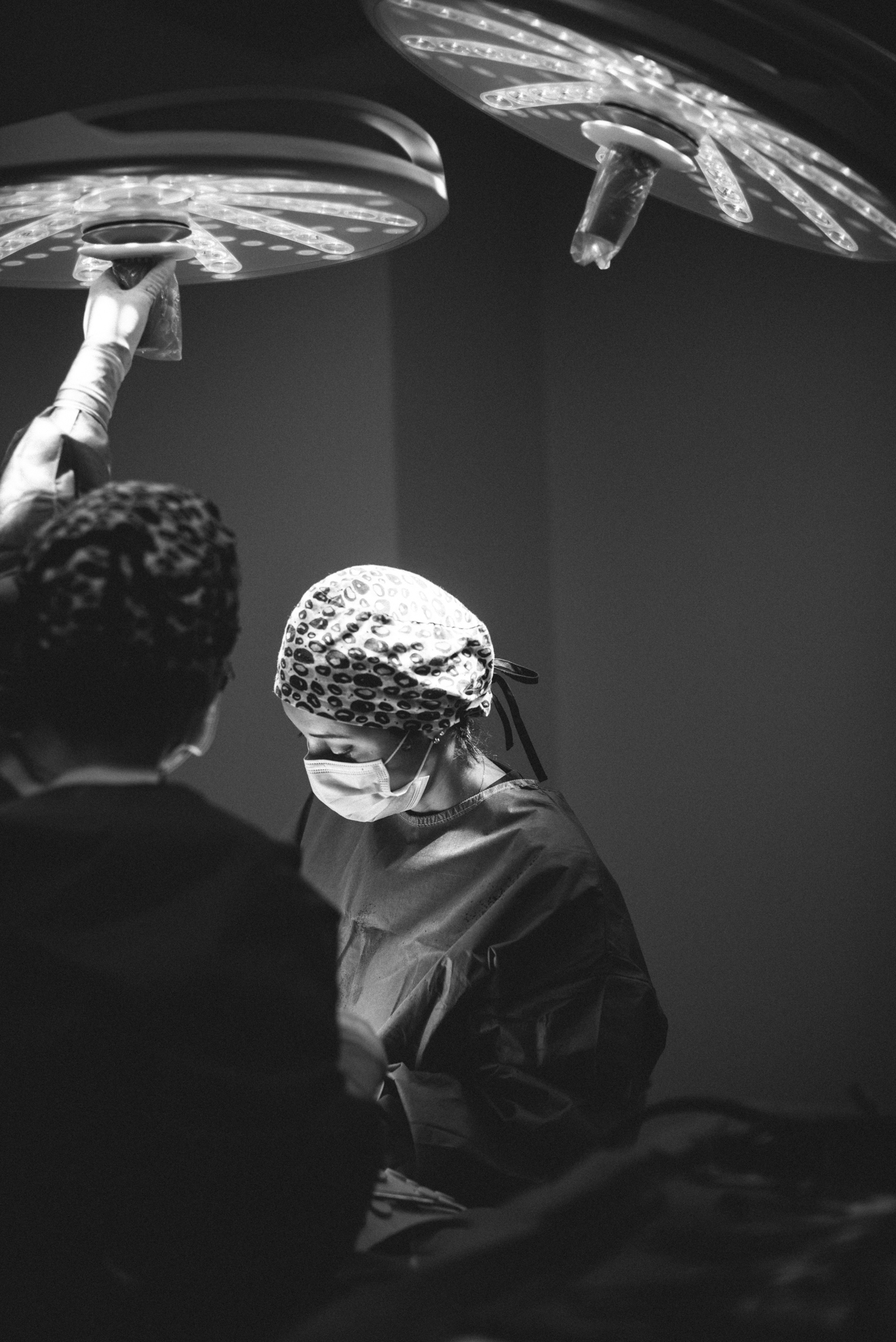 Black and white photo during plastic surgery. Photography by Laura Divella